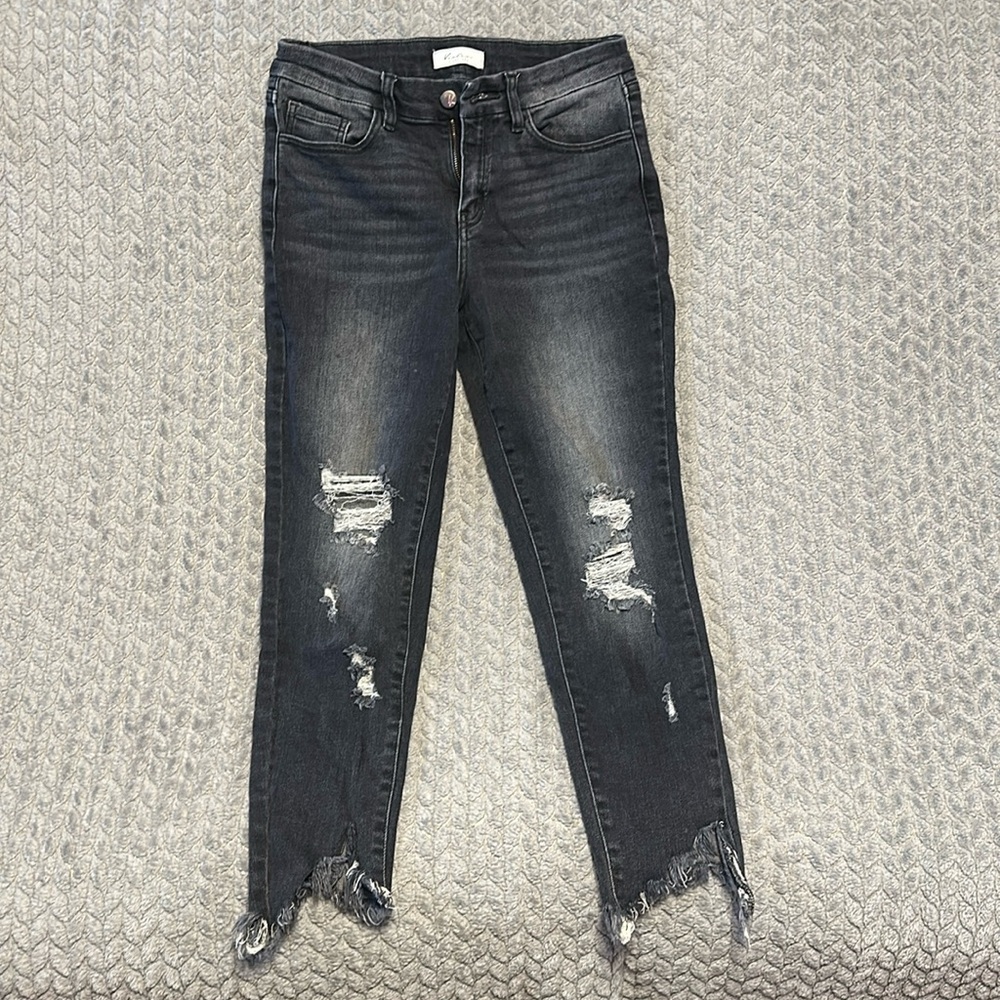 KanCan mid rise skinny jeans. Size 27